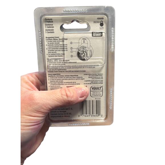 NEW Master Lock Combination Padlock - Picture 3 of 4